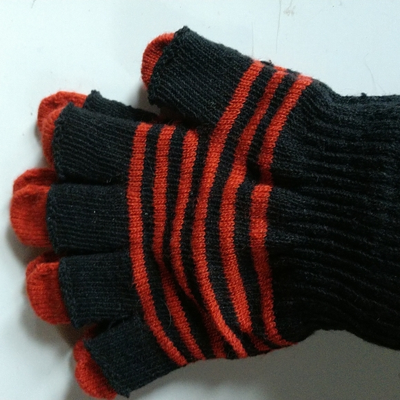 CHRISTMAS MUST BUNDLE OR PURCHASE DIRECTLY NWT TEXTING 3Ways2Wear Knit Gloves - Picture 2 of 2